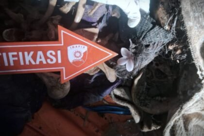 PETUNJUK KUAT - Jepit rambut menjadi petujuk kuat identitas kerangka manusia yang ditemukan di tebing Tol Jangli, Kota Semarang. (ist)