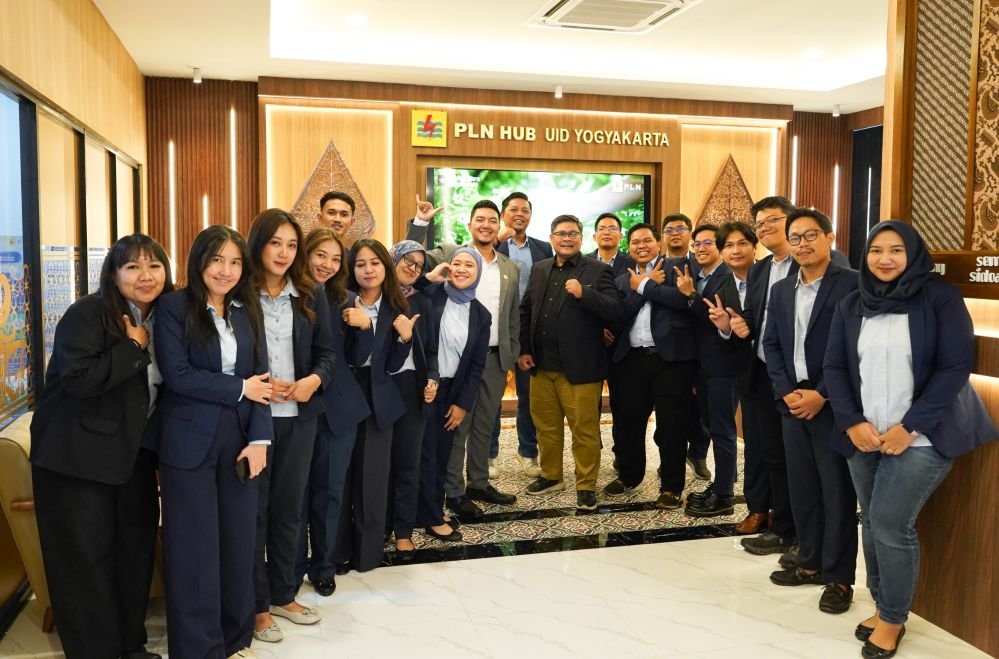 LAYANAN TERINTEGRASI - Kehadiran PLN Hub di Kantor PLN Unit Induk Distribusi (UID) Daerah Istimewa Yogyakarta (DIY) hadirkan layanan yang terintegrasi bagi pelanggan.