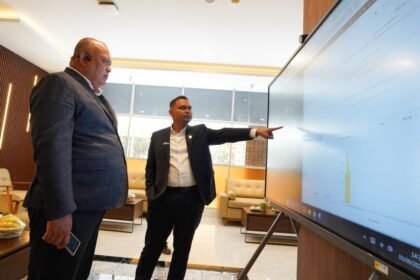 SATUKAN SOLUSI - Kehadiran PLN Hub di Kantor PLN Unit Induk Distribusi (UID) Daerah Istimewa Yogyakarta (DIY) hadirkan layanan yang terintegrasi bagi pelanggan. Ragam solusi hadir dalam satu layanan.