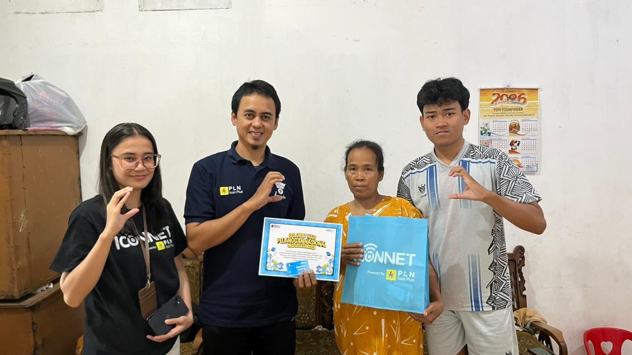 KUNJUNGI PELANGGAN - Bertepatan dengan Hari Pelanggan Nasional 2026, PLN Icon menjadikan momentum untuk mengapresiasi kepada pelanggan setia ICONNET.