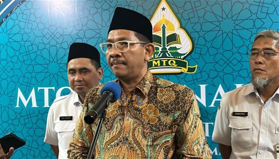 CEK KESIAPAN MTQ - Dirjen Kemenag, Abu Rokhmad, Setelah menghadiri rapat checking terakhir kesiapan Provinsi Jawa Tengah sebagai Tuan Rumah MTQ Nasional XXXI Tahun 2026 di Gedung Gradhika Bhakti Praja, Semarang, Rabu (9/9/2026). (dul)
