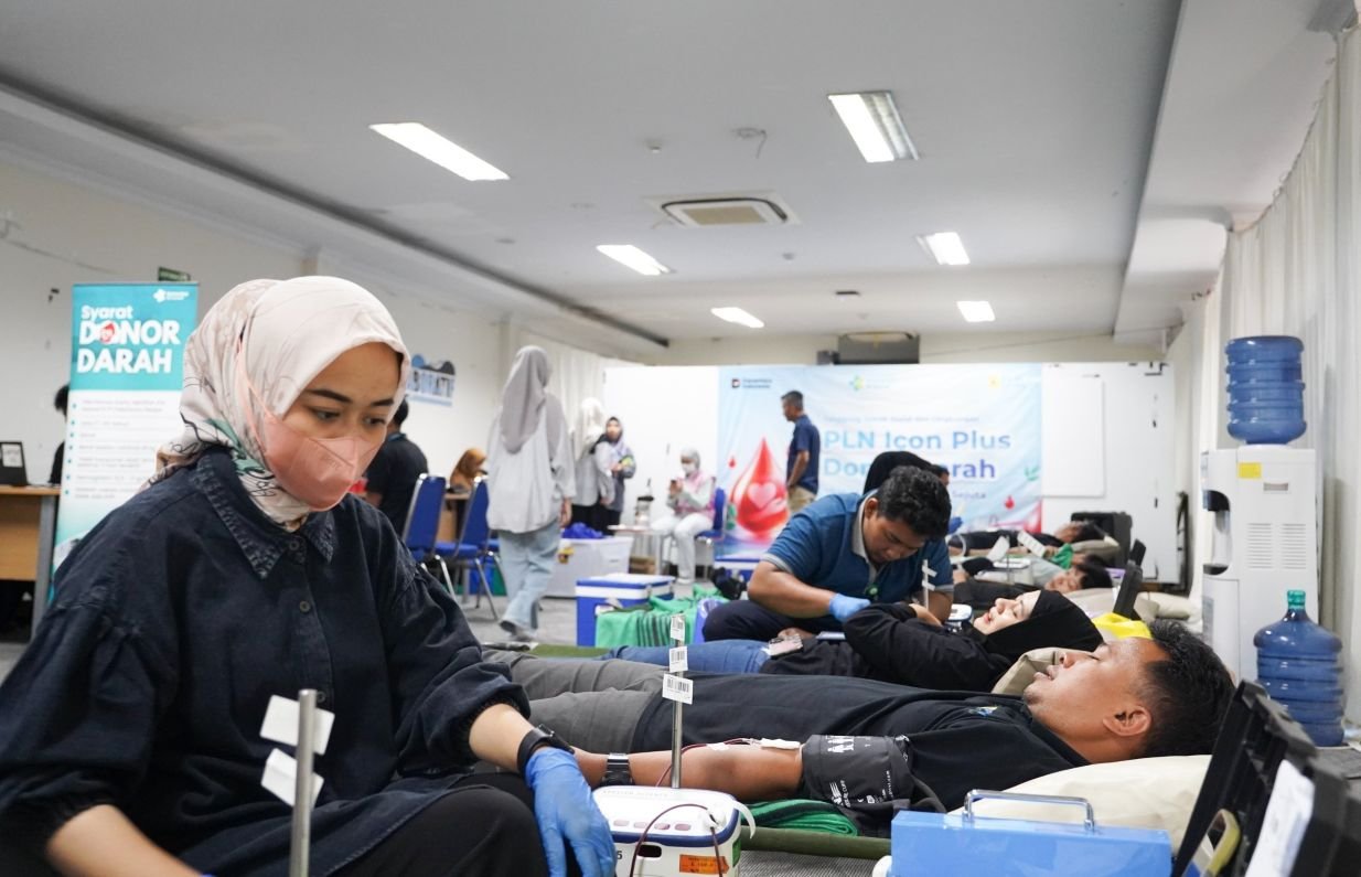DONOR DARAH - PLN Icon Plus menggelar donor darah yang diikuti karyawan PLN Group dan masyarakat dengan tema “Satu Langkah Darimu, Sejuta Harapan Untuknya”. Donor darah digelar di Aula Kantor PLN Icon Plus SBU Regional Jawa Bagian Tengah, Semarang, Rabu (9/9/2026).