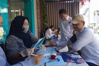 PEMERIKSAAN KESEHATAN RUTIN -- PLN Icon Plus SBU Regional Jawa Bagian Tengah mendorong seluruh personel untuk mengenali kondisi tubuh melalui pelaksanaan Daily Health Checking. Pemeriksaan rutin kesehatan ini dilakukan bagi personel sebelum memulai aktivitas kerja. (ist)