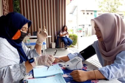 PEDULI KESEHATAN PERSONEL - PLN Icon Plus SBU Regional Jawa Bagian Tengah membangun kebiasaan peduli kesehatan personel melalui pelaksanaan Daily Health Checking sebelum memulai aktivitas kerja.