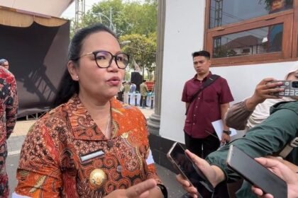 Wali Kota Semarang, Agustina Wilujeng Pramestuti, saat memberi keterangan kepada awak media, Sabtu (12/9/2026). (dul)