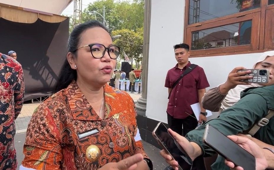 Wali Kota Semarang, Agustina Wilujeng Pramestuti, saat memberi keterangan kepada awak media, Sabtu (12/9/2026). (dul)