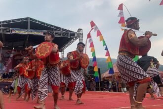 TARI SORENG--Penari Soreng tampil dalam Gebyar Budaya Desa Peron dalam rangka Peringatan HUT RI, di Kendal. (ist)