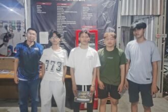 JUARA TURNAMEN--Tim dari SMAN 4 Semarang menerima sertifikat juara pertandingan Free Fire (FF) Battle Royale Mayoritas Tournament, Minggu (13/9/2026). (ist)