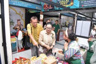 HALAL FEST--Wali Kota Semarang, Agustina Wilujeng meninjau pameran UMKM di Semarang Halal Fest 2026. (ist)