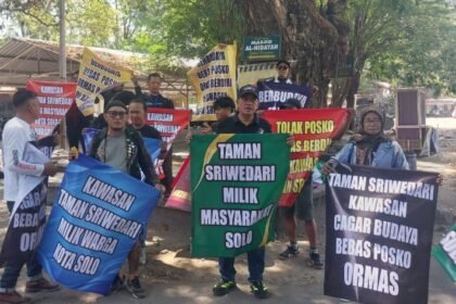 TOLAK SEKBER - Sejumlah pegiat lintas seni-budaya di Kota Solo menolak pendirian Sekber oleh kelompok yang mengeklaim sebagai ahli waris Bonrojo, Selasa (15/9/2026).