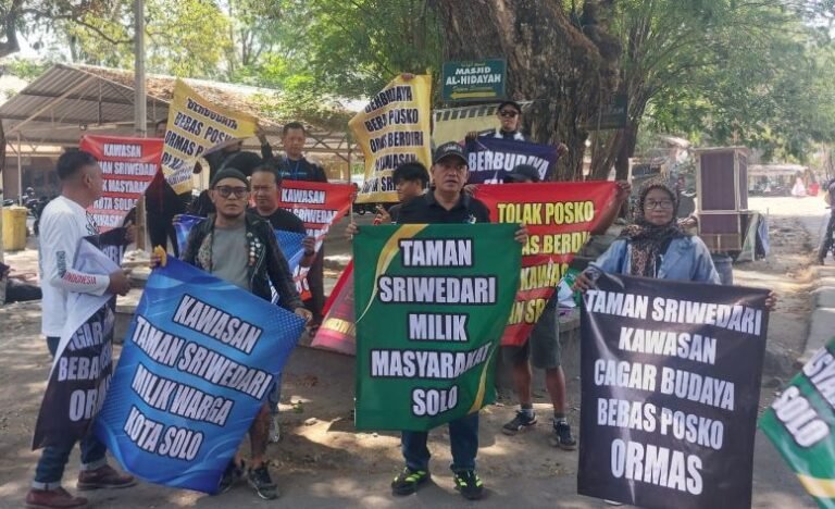 TOLAK SEKBER - Sejumlah pegiat lintas seni-budaya di Kota Solo menolak pendirian Sekber oleh kelompok yang mengeklaim sebagai ahli waris Bonrojo, Selasa (15/9/2026).