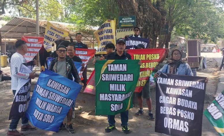 TOLAK SEKBER - Sejumlah pegiat lintas seni-budaya di Kota Solo menolak pendirian Sekber oleh kelompok yang mengeklaim sebagai ahli waris Bonrojo, Selasa (15/9/2026).