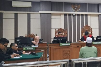 KASUS TPPU--Tim jaksa penuntut umum (sisi kiri) mengikuti sidang kasus TPPU dengan terdakwa Gus Yazid (kemeja hijau), di Pengadilan Tipikor Semarang, Rabu (9/9/2026). (bae)