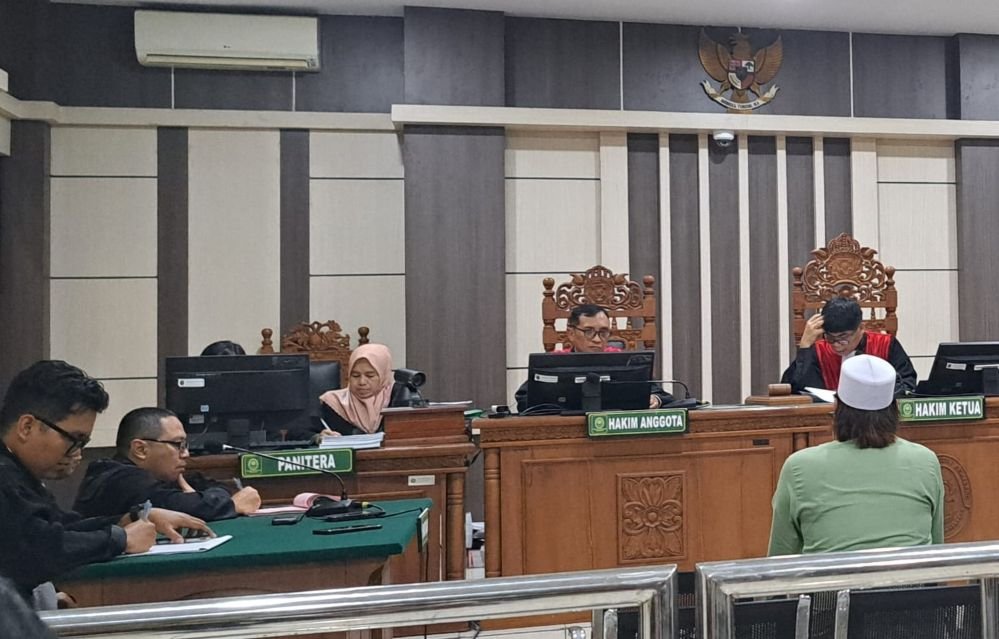 KASUS TPPU--Tim jaksa penuntut umum (sisi kiri) mengikuti sidang kasus TPPU dengan terdakwa Gus Yazid (kemeja hijau), di Pengadilan Tipikor Semarang, Rabu (9/9/2026). (bae)