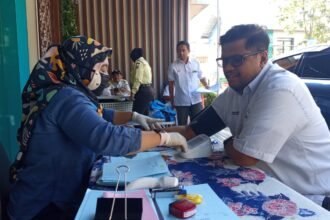 DAILY HEALTH CHEKING - PLN Icon Plus SBU Regional Jawa Bagian Tengah mendorong seluruh personel untuk mengenali kondisi tubuh melalui pelaksanaan Daily Health Checking. Pemeriksaan rutin kesehatan ini dilakukan bagi personel sebelum memulai aktivitas kerja.