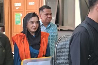 FADIA ARAFIQ--Bupati Pekalongan Fadia Arafiq digiring ke mobil tahanan usai sidang tuntutan di Pengadilan Tipikor Semarang, Kamis (24/9/2026). (bae)