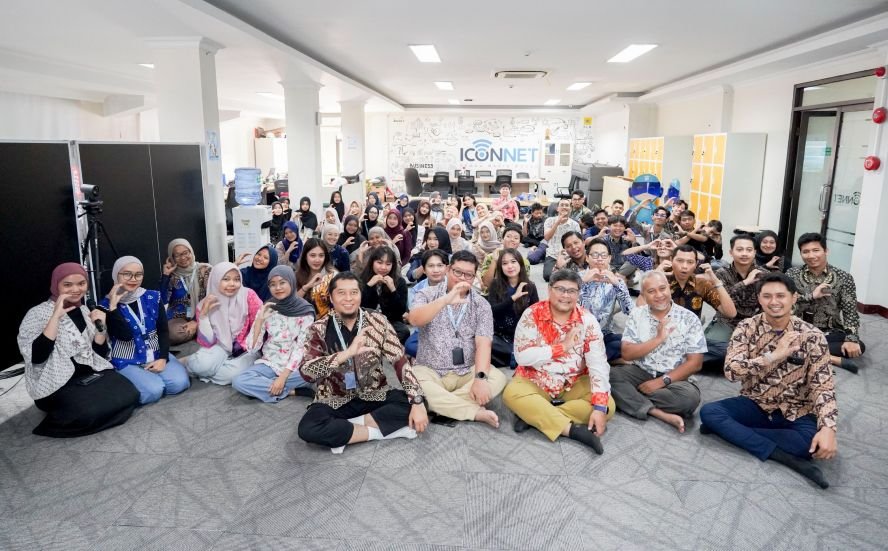 SAMBUTAN HANGAT - Rotasi kepemimpinan PLN Icon Plus SBU Region Jawa Bagian Tengah disambut hangat segenap personel. Ardhika Hadisaputra kini mengemban amanah sebagai Manager Unit Layanan DI Yogyakarta.