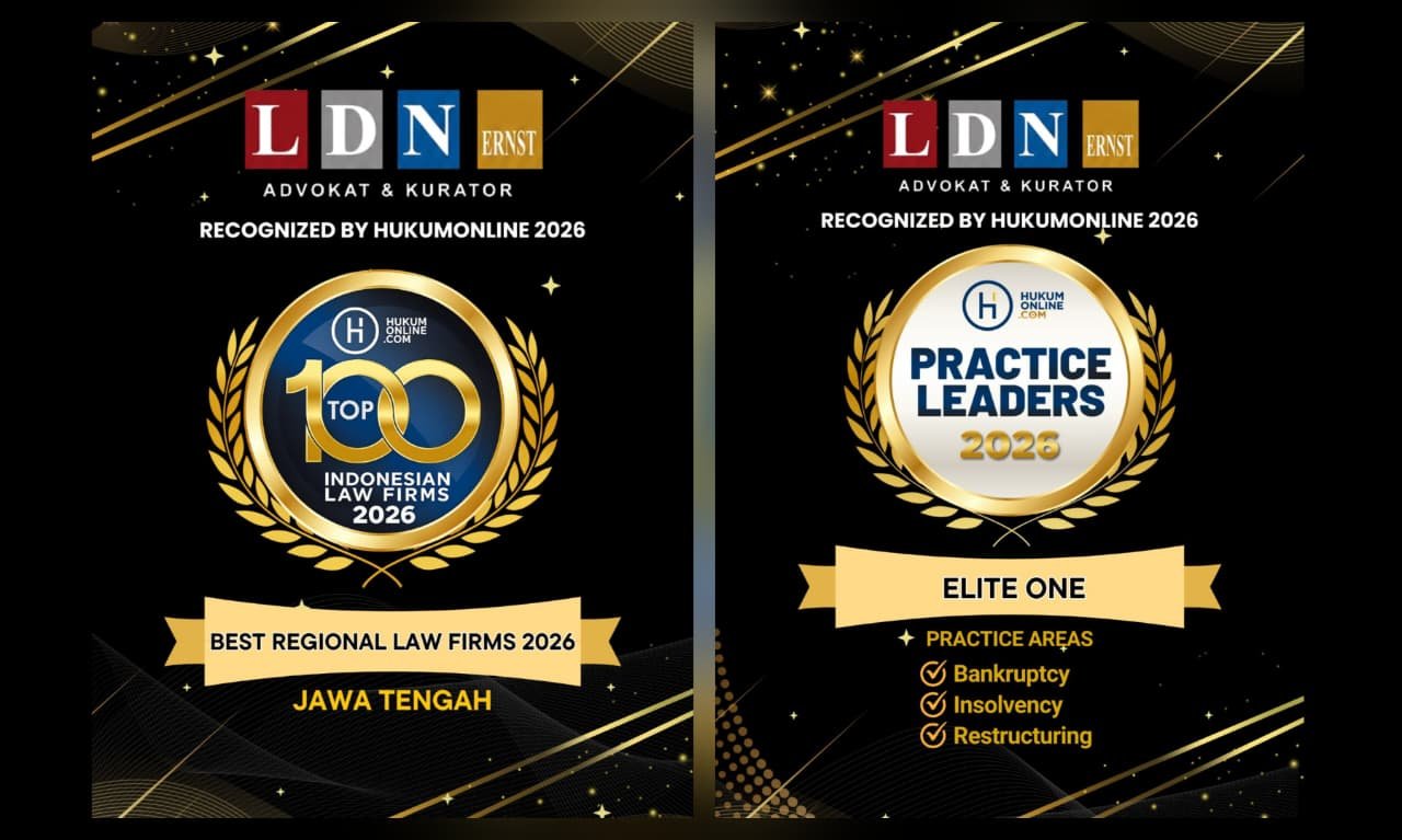 PIAGAM PENGHARGAAN: Kolase foto piagam penghargaan Kantor Advokat da. Kurator LDN Ernst yang diberikan Hukumonline dalam ajang pemeringkatan Top 100 Indonesian Law Firm 2026. (ist)
