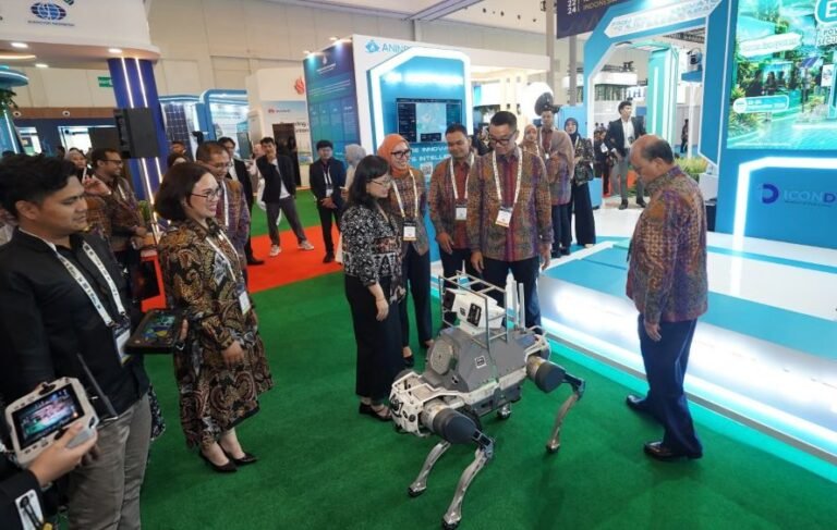 ALTERNATIF SOLUSI DIGITAL - Pada Electricity Connect 2026 di Indonesia Convention Exhibition (ICE) BSD, Tangerang, PLN Icon Plus memperkenalkan berbagai solusi digital dan energi hijau yang dapat diterapkan untuk mendukung kebutuhan masyarakat, bisnis, dan industri.