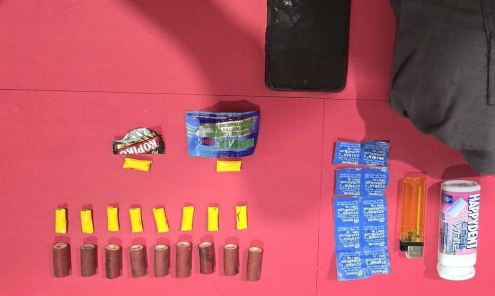 BARANG BUKTI: Beberapa barang bukti yang diamankan polisi dalam pengungkapan kasus peredaran sabu-sabu. (ist)