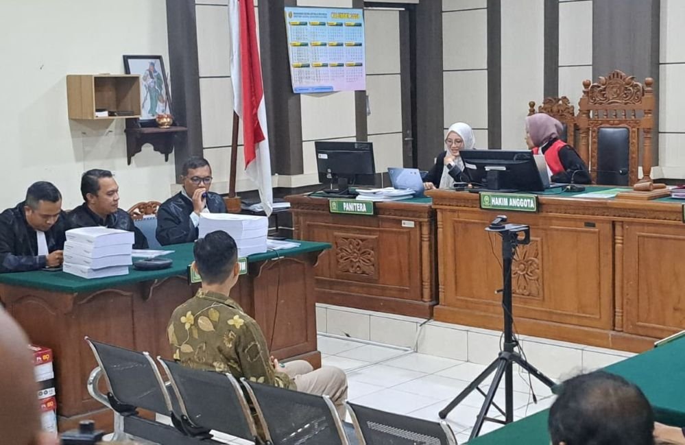 DITUNTUT BERALAH: Bupati Cilacap nonaktif Syamsul Auliya Rachman dituntut bersalah dalam sidang tuntutan di Pengadilan Tipikor Semarang, Selasa (29/9/2026). (bae)