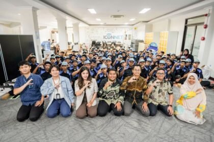 TRANSFORMASI LAYANAN PELANGGAN - PLN Icon Plus turut mengembangkan transformasi layanan pelanggan melalui implementasi New Aplikasi Pelayanan Pelanggan Terpusat (AP2T) Wave 4 di Jawa Tengah dan Yogyakarta. KUNJUNGAN INDUSTRI - Siswa Jurusan Teknik Jaringan Komputer dan Telekomunikasi (TJKT) SMK Muhammadiyah Imogiri kunjungi PLN Icon Plus di Semarang, untuk mengenal lebih jauh industri teknologi digital.