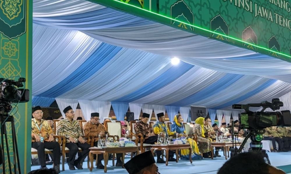 PULANG TERTAWA - Wagub Jateng Gus Yasin bilang, kafilah MTQ Nasional di Semarang datang bahagia pulang tertawa. Hal ini disampaikan Gus Yasin saat penutupan MTQ Nasional, Sabtu (19/9/2026). (dul)