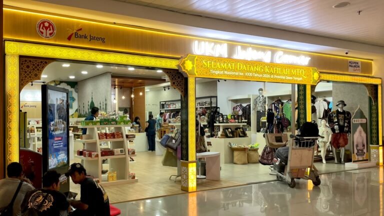 SAMBUT MTQ--Bandara Ahmad Yani Semarang menyambut kedatangan rombongan MTQ Nasional dengan mendekorasi area bandara dengan nuansa Islami. (ist)