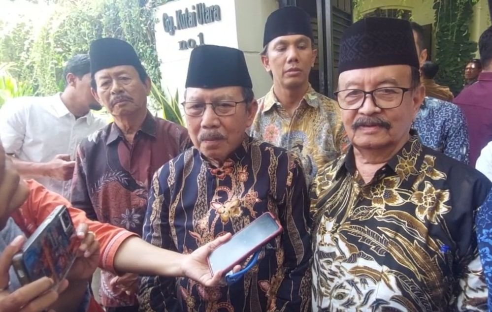 PSHAT TEMUI JOKOWI - Ketua Umum PSHT Pusat Madiun, Murjoko, dan jajaran pengurus bertemu dengan Presiden ke-7 Joko Widodo (Jokowi) di kediaman Jokowi, di Solo, Senin (14/9/2026).