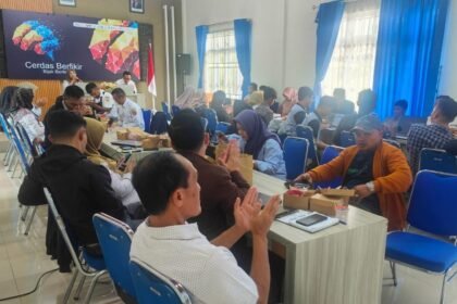 PELATIHAN MENGGUNAKAN AI: Diskominfo Wonosobo menggelar pelatihan mengunakan AI untuk membuat konten desa dan seputar Pilkades, yang diikuti oleh 50 orang dari 25 Kelompok Infomrasi Masyarakat (KIM), belum lama ini.