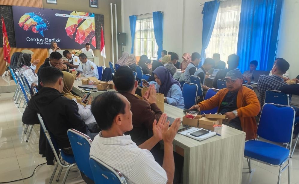 PELATIHAN MENGGUNAKAN AI: Diskominfo Wonosobo menggelar pelatihan mengunakan AI untuk membuat konten desa dan seputar Pilkades, yang diikuti oleh 50 orang dari 25 Kelompok Infomrasi Masyarakat (KIM), belum lama ini.