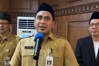 Wakil Gubernur Jawa Tengah Taj Yasin Maimoen (Gus Yasin), seusai menghadiri pembekalan penerima beasiswa santri di Gedung Gradhika Bhakti Praja, Semarang, Senin (19/10/2026). (dul)