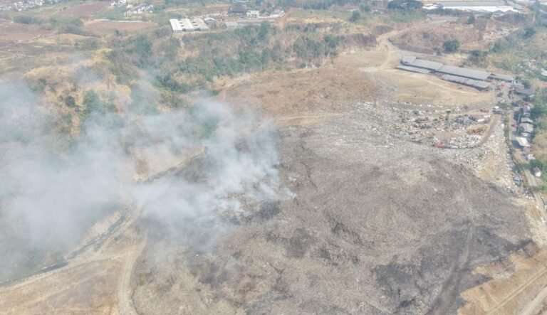 KEBAKARAN TPA: Foto udara kondisi kebakaran di area TPA Jatibarang Semarang. (ist)