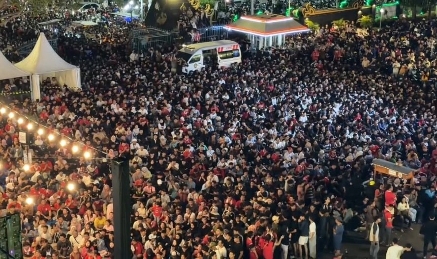 SERU - Ilustrasi nonton bareng (nobar) partai final FIFA ASEAN Cup 2026 antara Indonesia melawan Thailand di halaman Kantor Gubernur Jawa Tengah, Senin (5/10/2026) malam