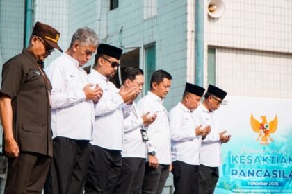 TANAMKAN NILAI PANCASILA - Tumbuhkan semangat Pancasila, insan PLN Icon Plus SBU Regional Jawa Bagian Tengah bersama insan PLN Group, mengikuti upacara Hari Kesaktian Pancasila, di Kantor PLN Unit Induk Distribusi (UID) Jawa Tengah, Semarang, Kamis (1/10/2026).
