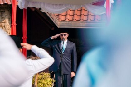 TANAMKAN NILAI PANCASILA - Tumbuhkan semangat Pancasila, insan PLN Icon Plus SBU Regional Jawa Bagian Tengah bersama insan PLN Group, mengikuti upacara Hari Kesaktian Pancasila, di Kantor PLN Unit Induk Distribusi (UID) Jawa Tengah, Semarang, Kamis (1/10/2026).