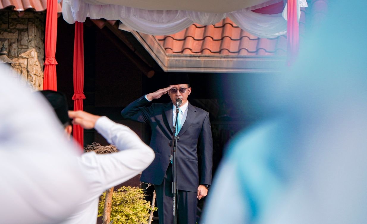 TANAMKAN NILAI PANCASILA - Tumbuhkan semangat Pancasila, insan PLN Icon Plus SBU Regional Jawa Bagian Tengah bersama insan PLN Group, mengikuti upacara Hari Kesaktian Pancasila, di Kantor PLN Unit Induk Distribusi (UID) Jawa Tengah, Semarang, Kamis (1/10/2026).