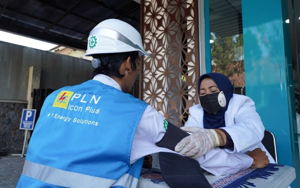 DAILY HEALTH CHECKING - PLN Icon Plus SBU Regional Jawa Bagian Tengah menghadirkan pemeriksaan kesehatan rutin untuk membantu personel mendapatkan gambaran mengenai kondisi fisiknya sebelum menjalankan aktivitas.