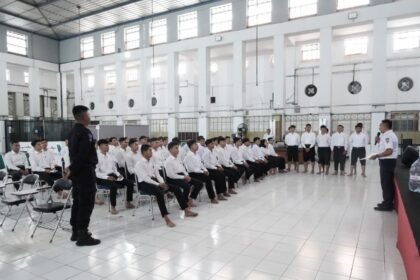 LAMAR KERJA: Pendaftar kerja mengikuti tes kesehatan dalam proses Rekrutmen Eksternal KAI Group 2026 di wilayah KAI Daop 4 Semarang. (ist)