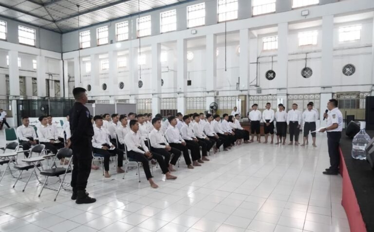 LAMAR KERJA: Pendaftar kerja mengikuti tes kesehatan dalam proses Rekrutmen Eksternal KAI Group 2026 di wilayah KAI Daop 4 Semarang. (ist)