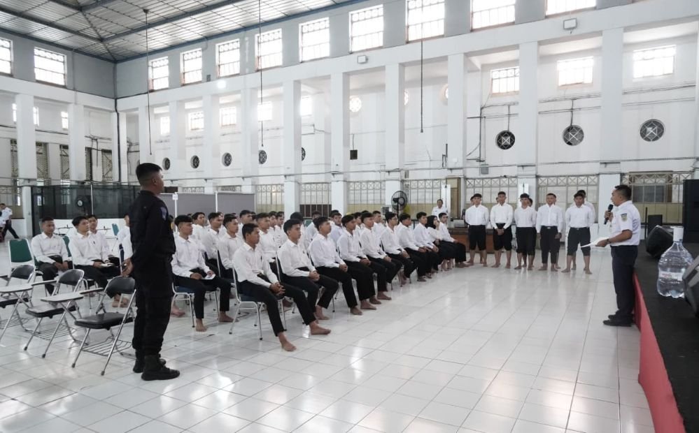 LAMAR KERJA: Pendaftar kerja mengikuti tes kesehatan dalam proses Rekrutmen Eksternal KAI Group 2026 di wilayah KAI Daop 4 Semarang. (ist)