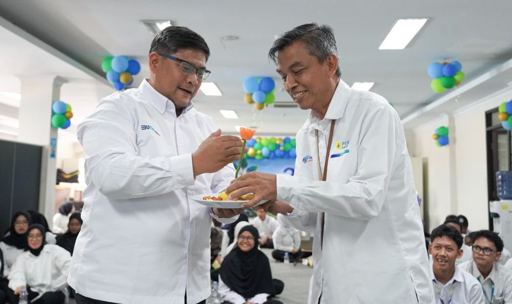 TASYAKURAN HUT KE-26 -- Bertempat di Aula Kantor PLN Icon Plus SBU Regional Jawa Bagian Tengah, Semarang, jajaran manajemen dan insan PLN Icon Plus mengikuti tasyakuran HUT ke-26 PLN Icon Plus yang digelar secara serentak di seluruh Indonesia melalui format hybrid, Senin (5/10/2026).