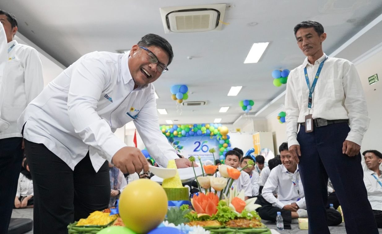 TASYAKURAN HUT KE-26 -- Bertempat di Aula Kantor PLN Icon Plus SBU Regional Jawa Bagian Tengah, Semarang, jajaran manajemen dan insan PLN Icon Plus mengikuti tasyakuran HUT ke-26 PLN Icon Plus yang digelar secara serentak di seluruh Indonesia melalui format hybrid, Senin (5/10/2026).