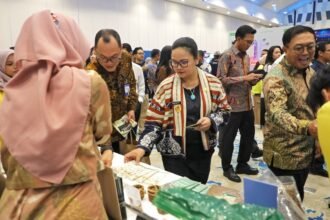 TINJAU UMKM: Wali Kota Semarang, Agustina Wilujeng menunjau UMKM saat acara Bursa Wirausaha Unggulan Jawa Tengah 2026 di Muladi Dome Undip, Rabu (7/10/2026). (ist)
