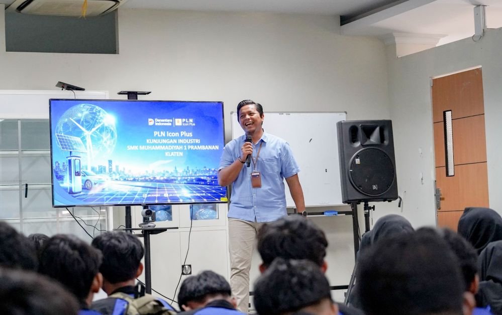 KUNJUNGAN INDUSTRI - Kenalkan industri telekomunikasi, PLN Icon Plus SBU Regional Jawa Bagian Tengah terima kunjungan dari SMK Muhammadiyah 1 Prambanan Klaten, di Semarang.
