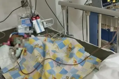 BAYI KRITIS: Bayi bernama Alena masih dalam kondisi kritis di RS dr. Soetomo Surabaya. (ist)