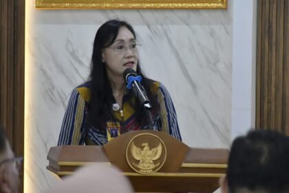 TOLAK POLITIK UANG: Anggota Bawaslu Kota Semarang, V. Silvania Susanti sedang paparan dalam Sosialisasi Pengawasan Partisipatif Anti Politik Uang. (ist)