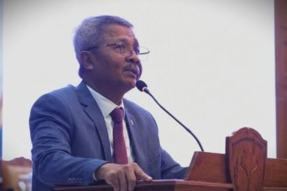 Ketua PGRI Jawa Tengah, Muhdi, saat memberi sambutan dalam wisuda UPGRIS, Selasa (13/10/2026).