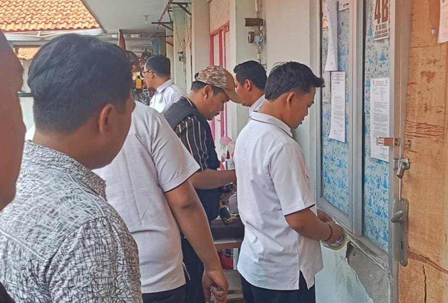SEGEL KAMAR: Satpol PP Kota Semarang menyegel empat kamar di Rusun Kaligawe, Rabu (14/10/2026). (ist)