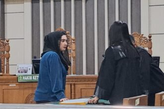 SIDANG KORUPSI: Bupati Pekalongan nonaktif Fadia Arafiq (kemeja biru) menjalani sidang kasus korupsi di Pengadilan Tipikor Semarang, Kamis (15/10/2026). (bae)